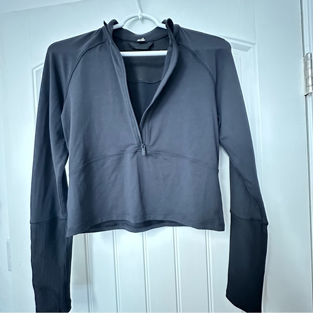 Lululemon black half zip pullover Size 6